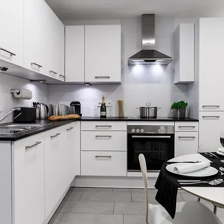 Apartment Westend mit 4-Zimmern, Aussenbereich und eigenem Parkplatz Friedrichshafen Exterior foto