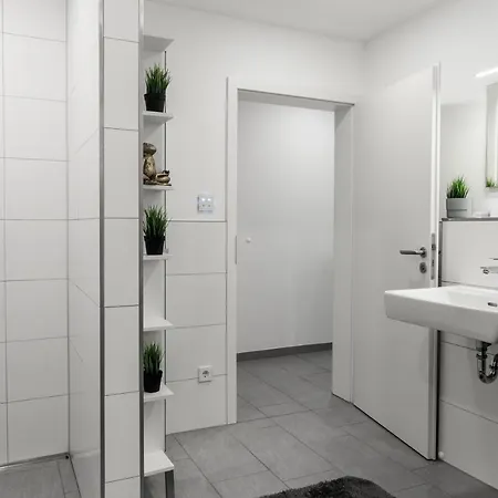 Apartment Westend mit 4-Zimmern, Aussenbereich und eigenem Parkplatz Friedrichshafen Exterior foto