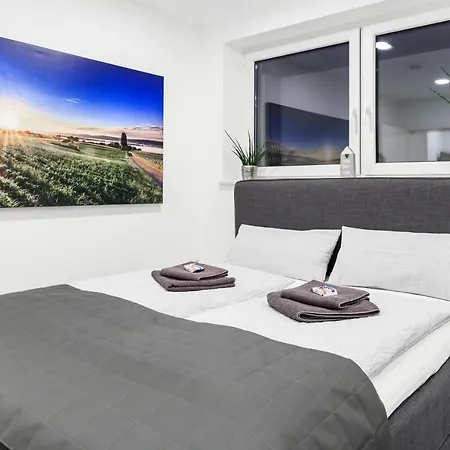 Apartment Westend mit 4-Zimmern, Aussenbereich und eigenem Parkplatz Friedrichshafen Exterior foto