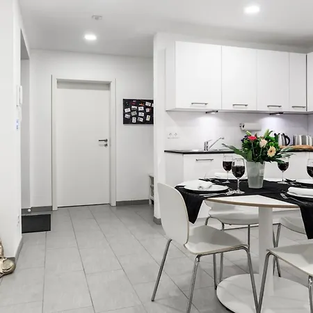 Apartment Westend mit 4-Zimmern, Aussenbereich und eigenem Parkplatz Friedrichshafen Exterior foto
