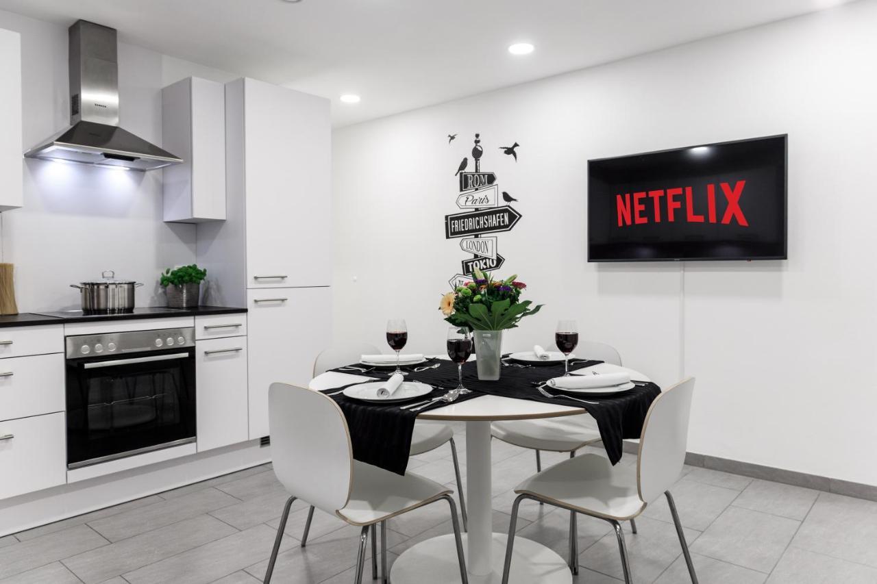 Apartment Auszeit Westend: Lakeside Retreat With 4 Bedrooms And Free Parking *